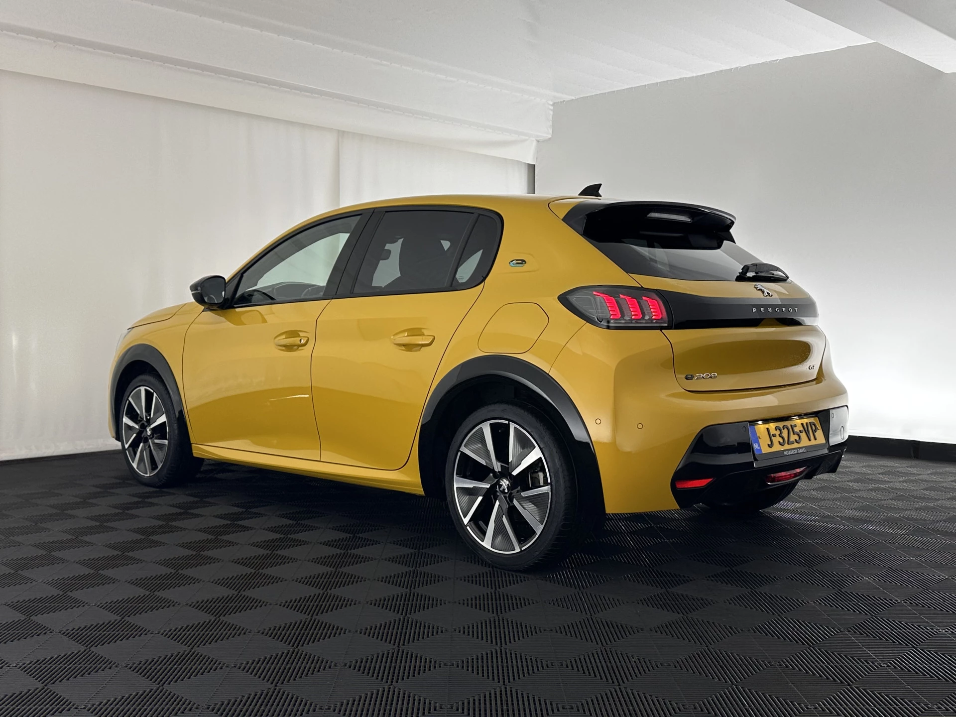 Hoofdafbeelding Peugeot e-208