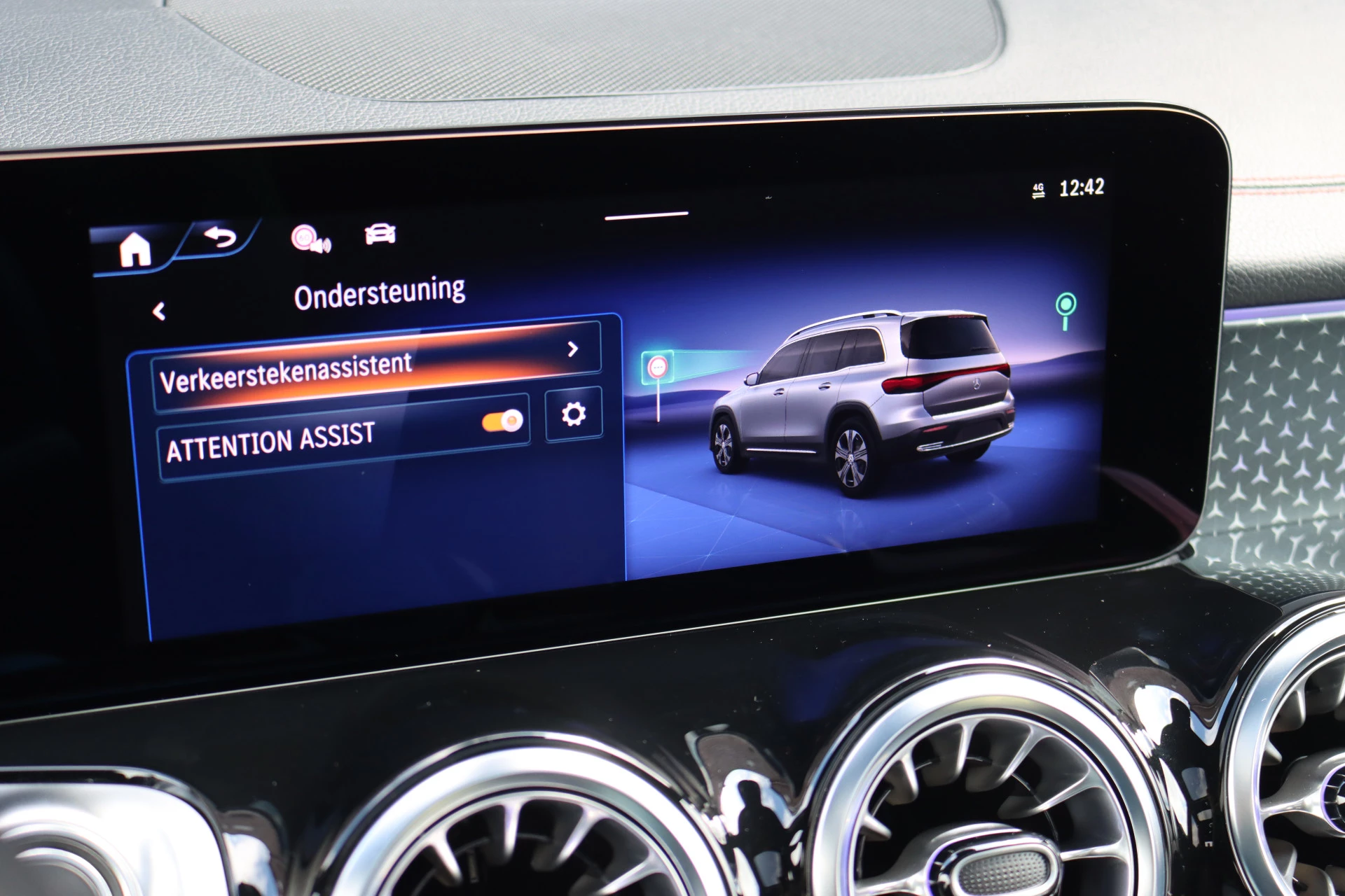 Hoofdafbeelding Mercedes-Benz EQB