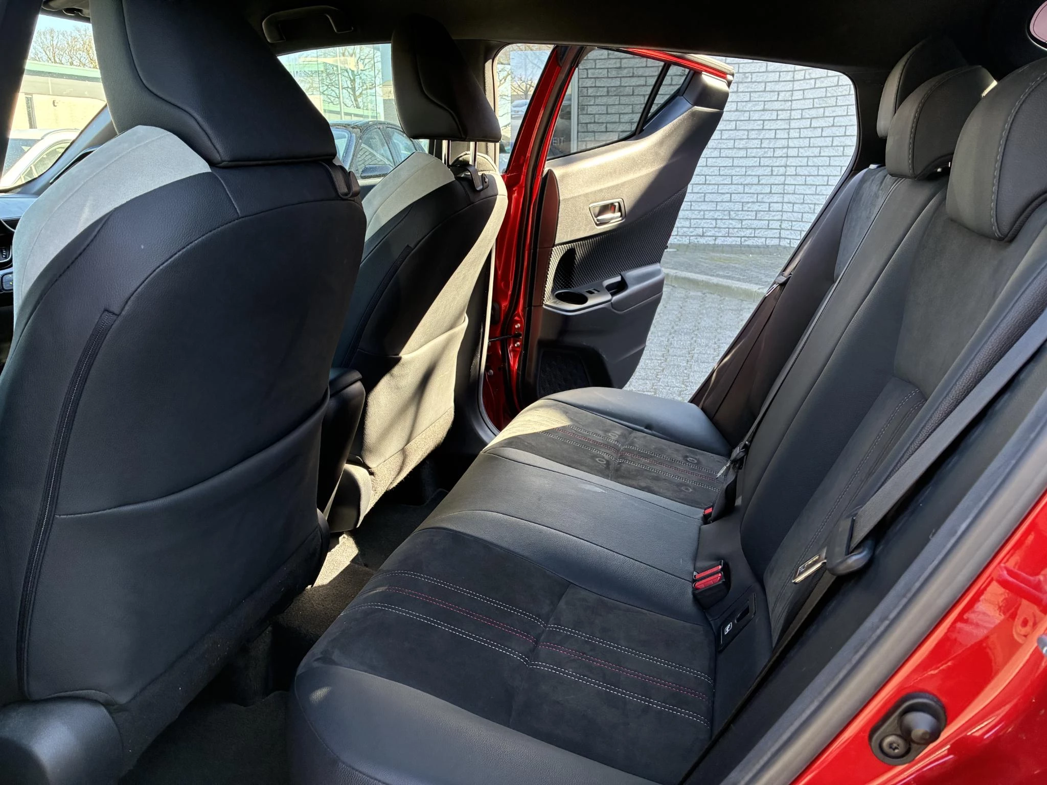 Hoofdafbeelding Toyota C-HR