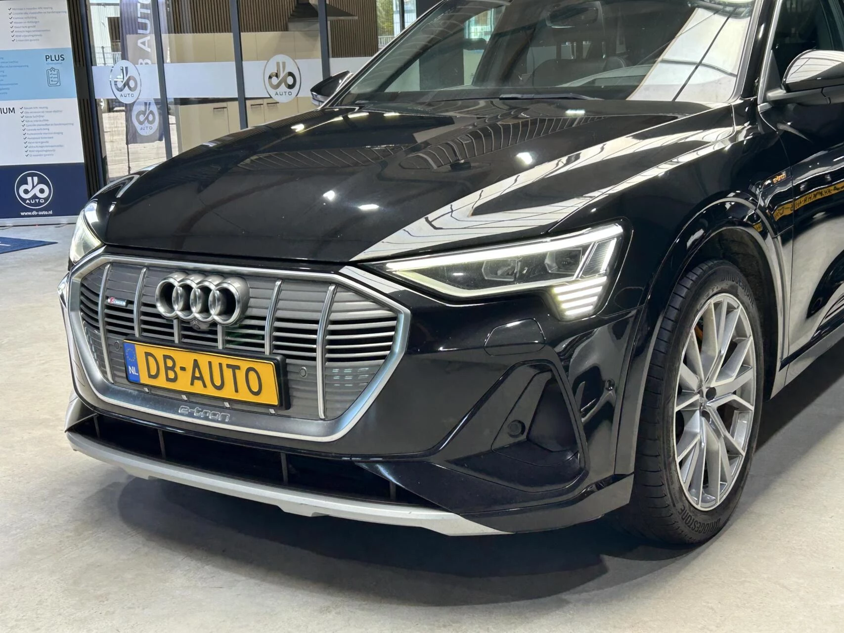 Hoofdafbeelding Audi e-tron