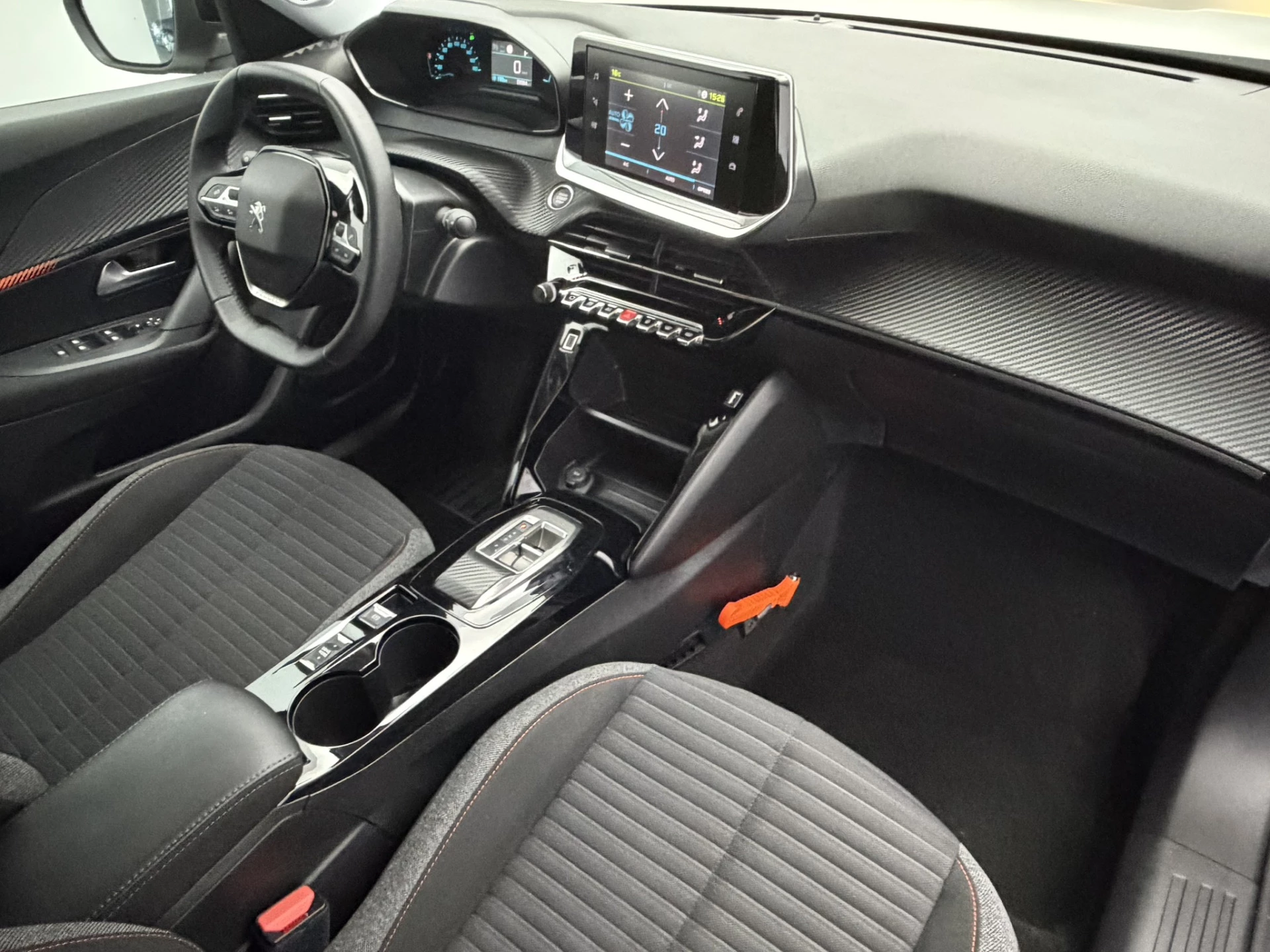 Hoofdafbeelding Peugeot e-2008