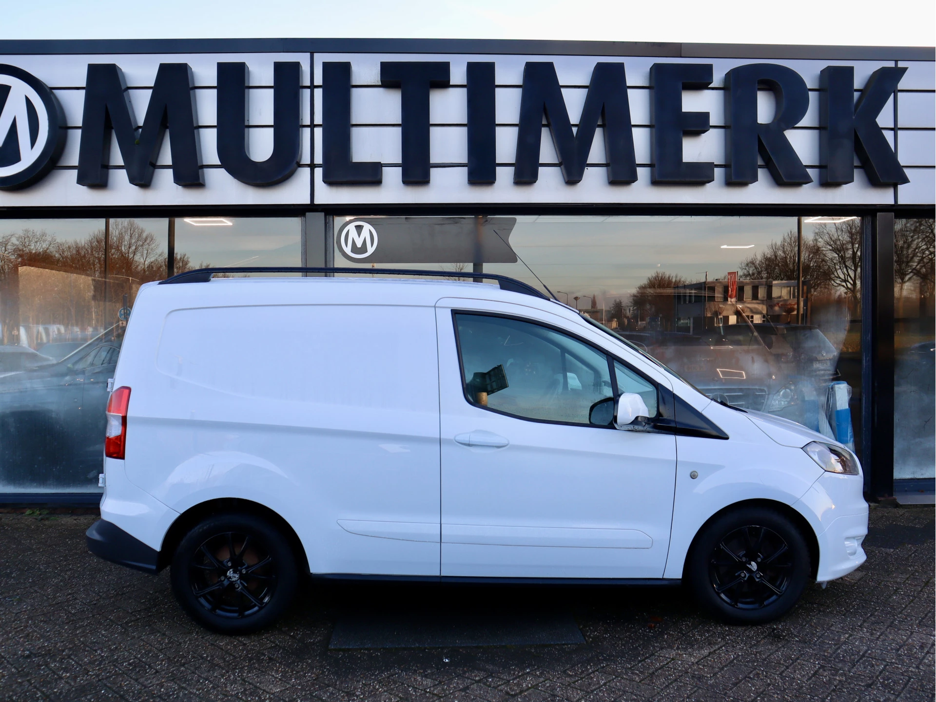 Hoofdafbeelding Ford Transit Courier