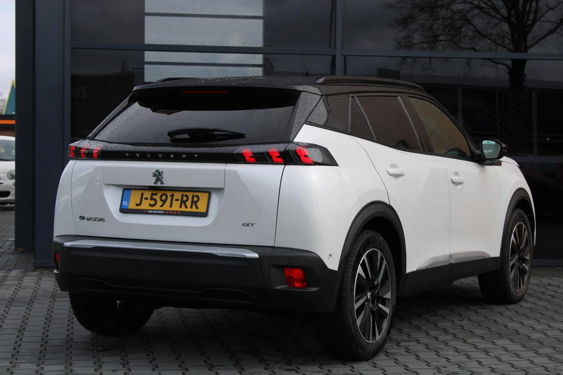 Hoofdafbeelding Peugeot e-2008