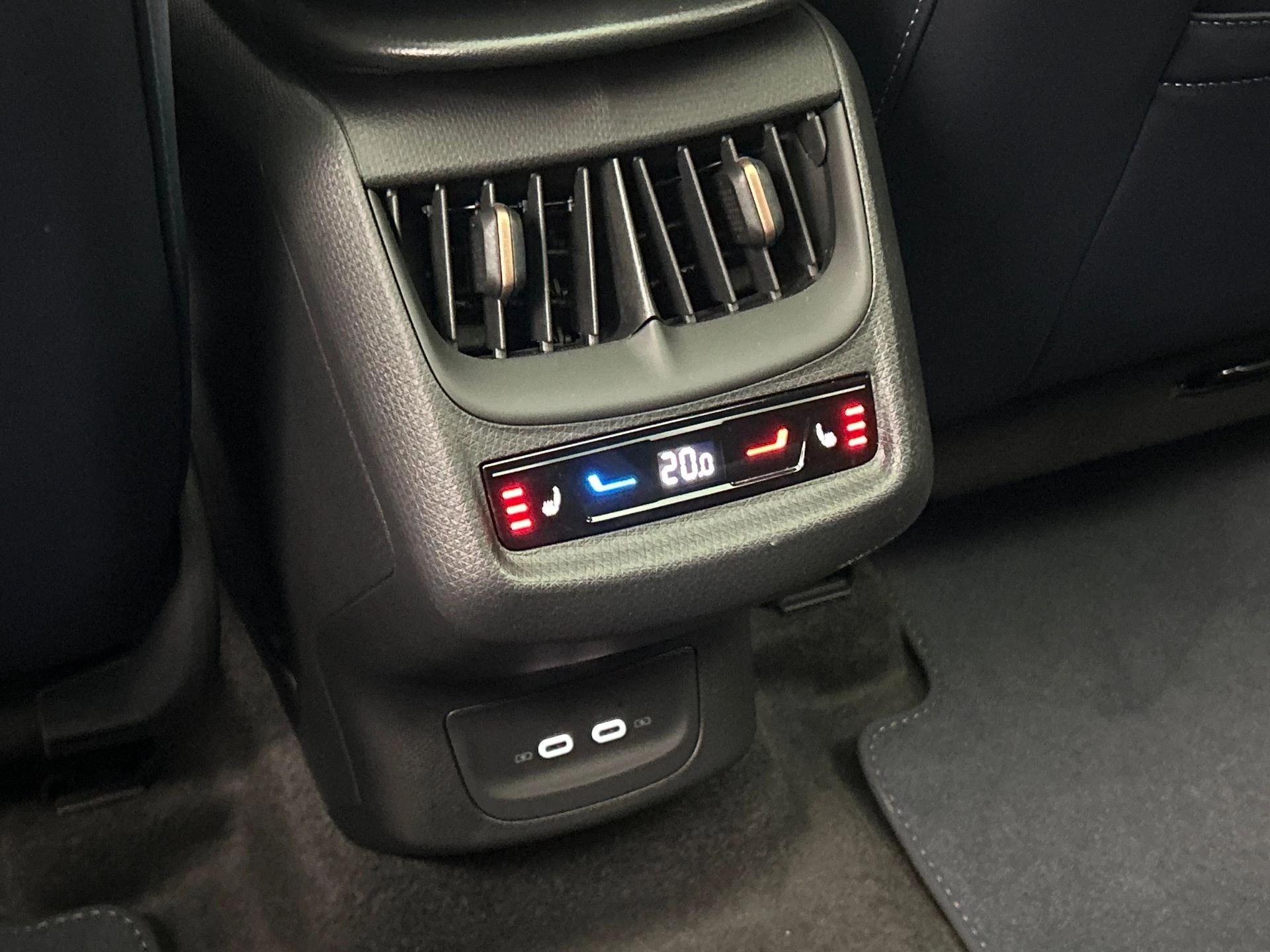 Hoofdafbeelding CUPRA Tavascan