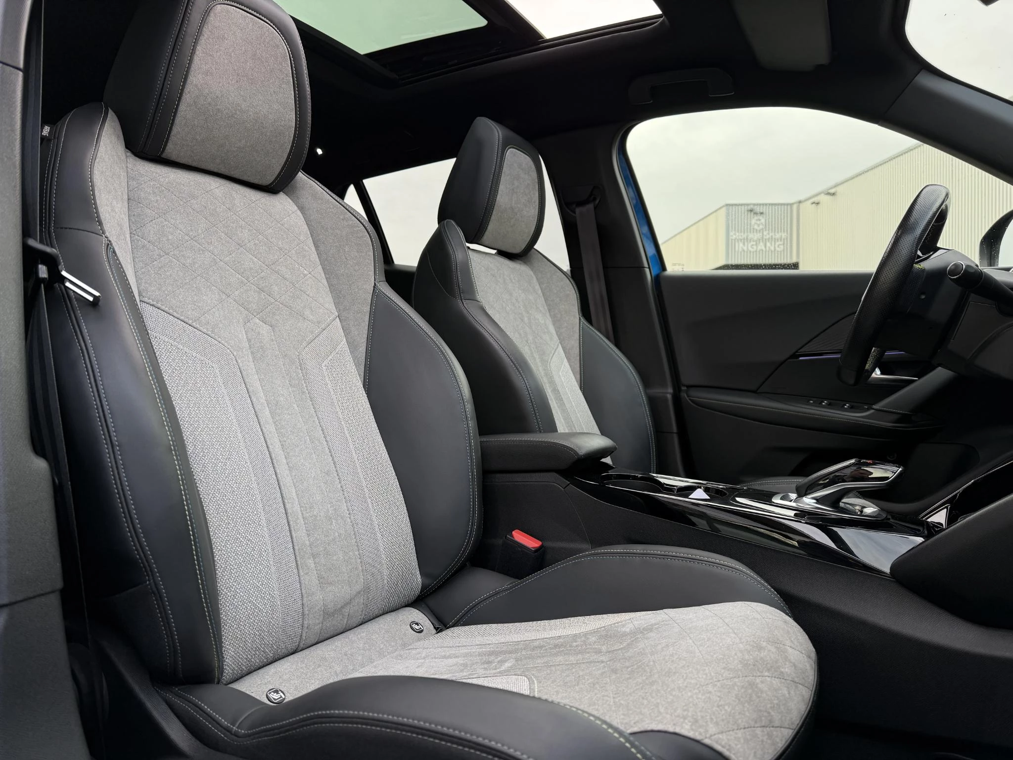 Hoofdafbeelding Peugeot e-2008