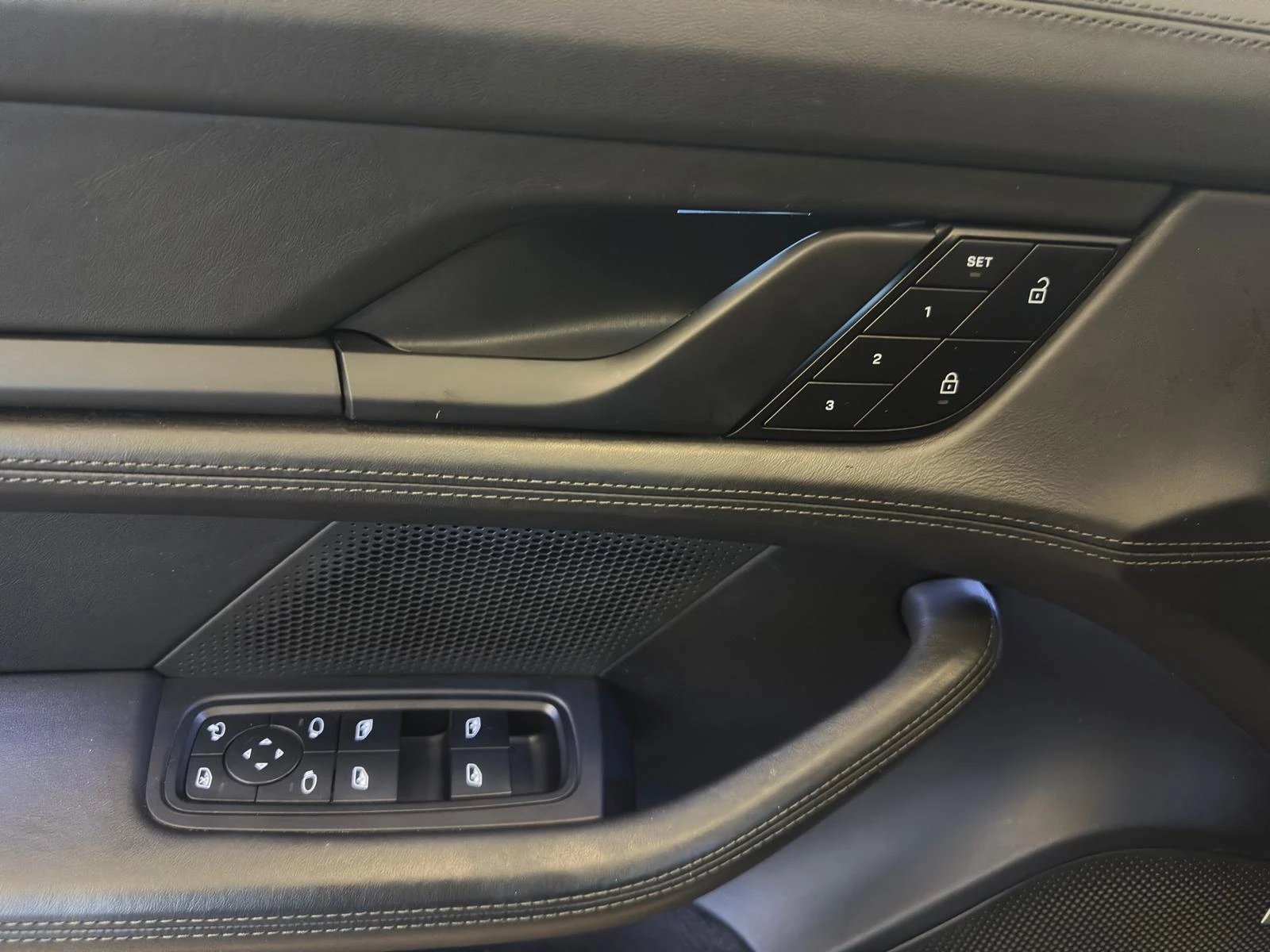 Hoofdafbeelding Porsche Taycan