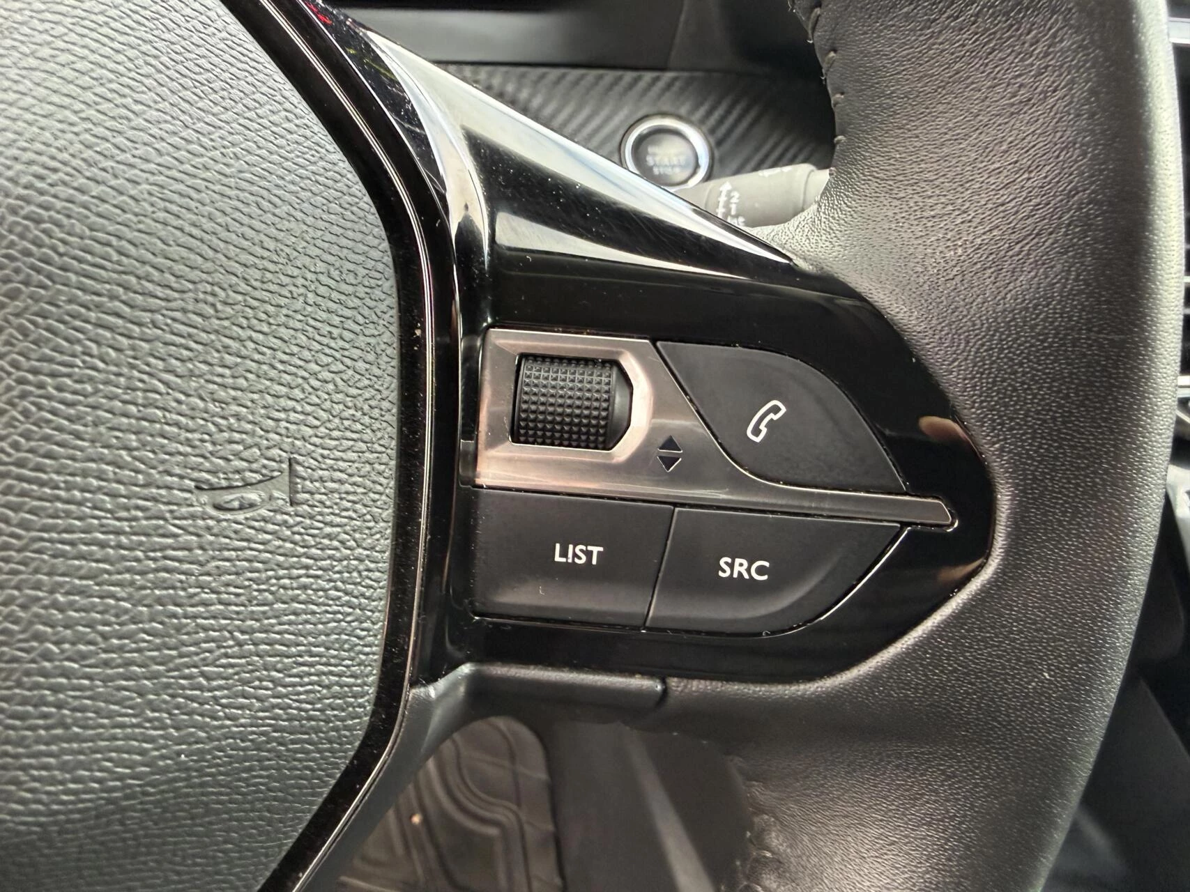 Hoofdafbeelding Peugeot e-2008