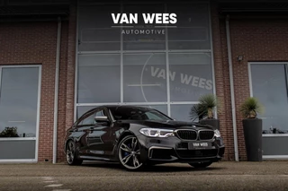 Hoofdafbeelding BMW 5 Serie BMW 5-serie M550d xDrive High Executive | incl. BTW | 2e eigenaar | Stoelverwarming & -ventilatie | Stuurverwarming | Harman-kardon | Keyless entry | Softclose | 360 camera | Trekhaak