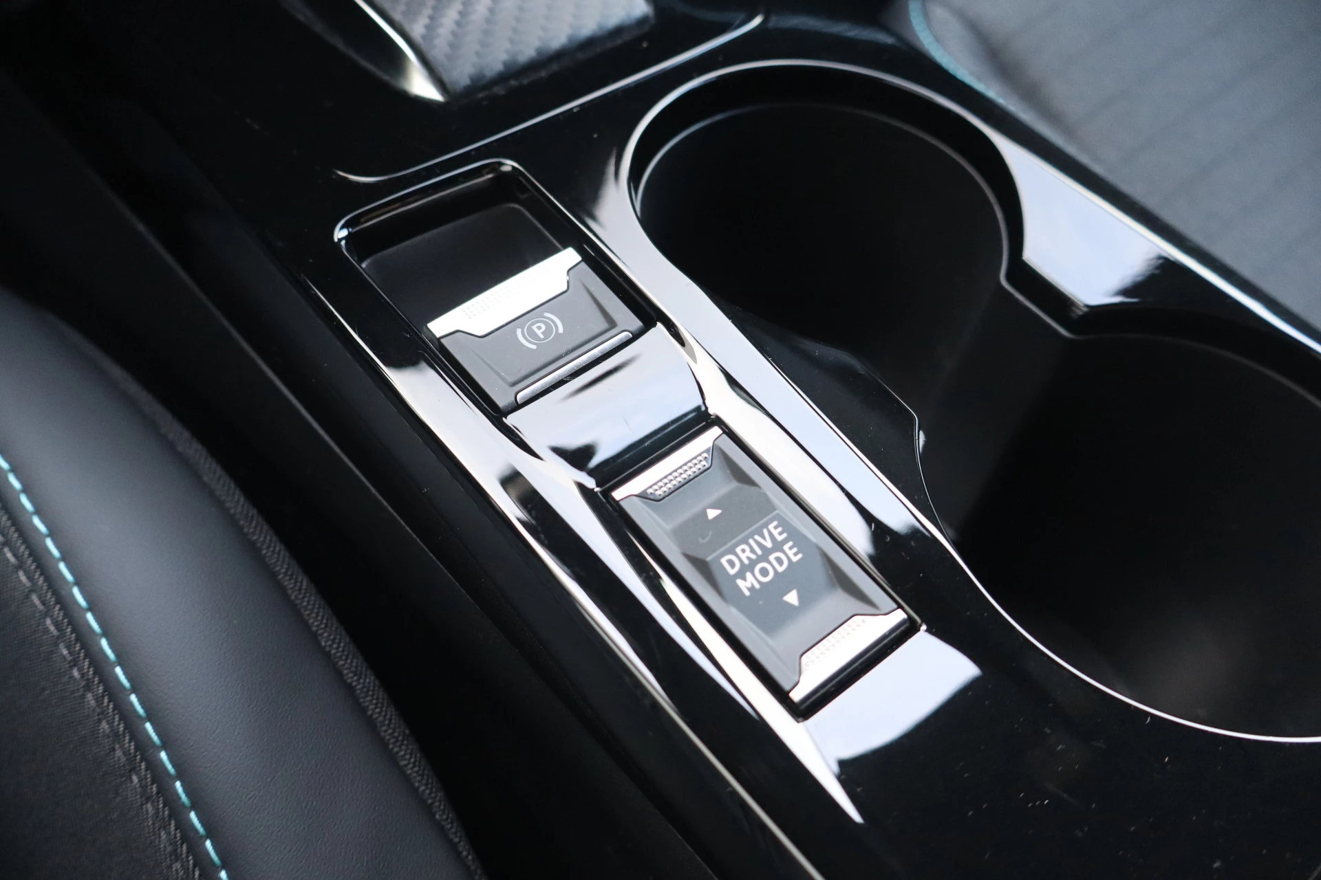 Hoofdafbeelding Peugeot e-2008