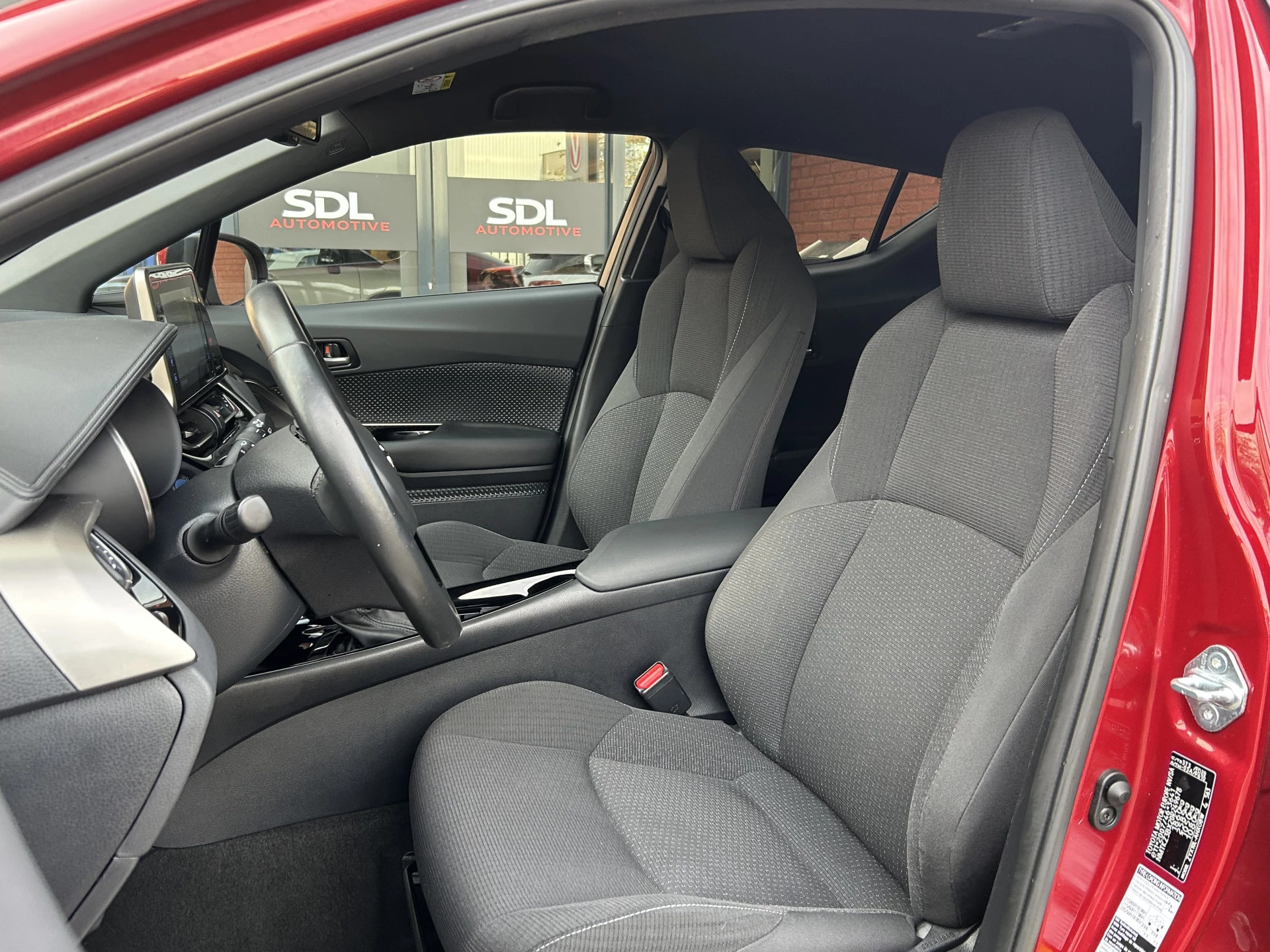 Hoofdafbeelding Toyota C-HR