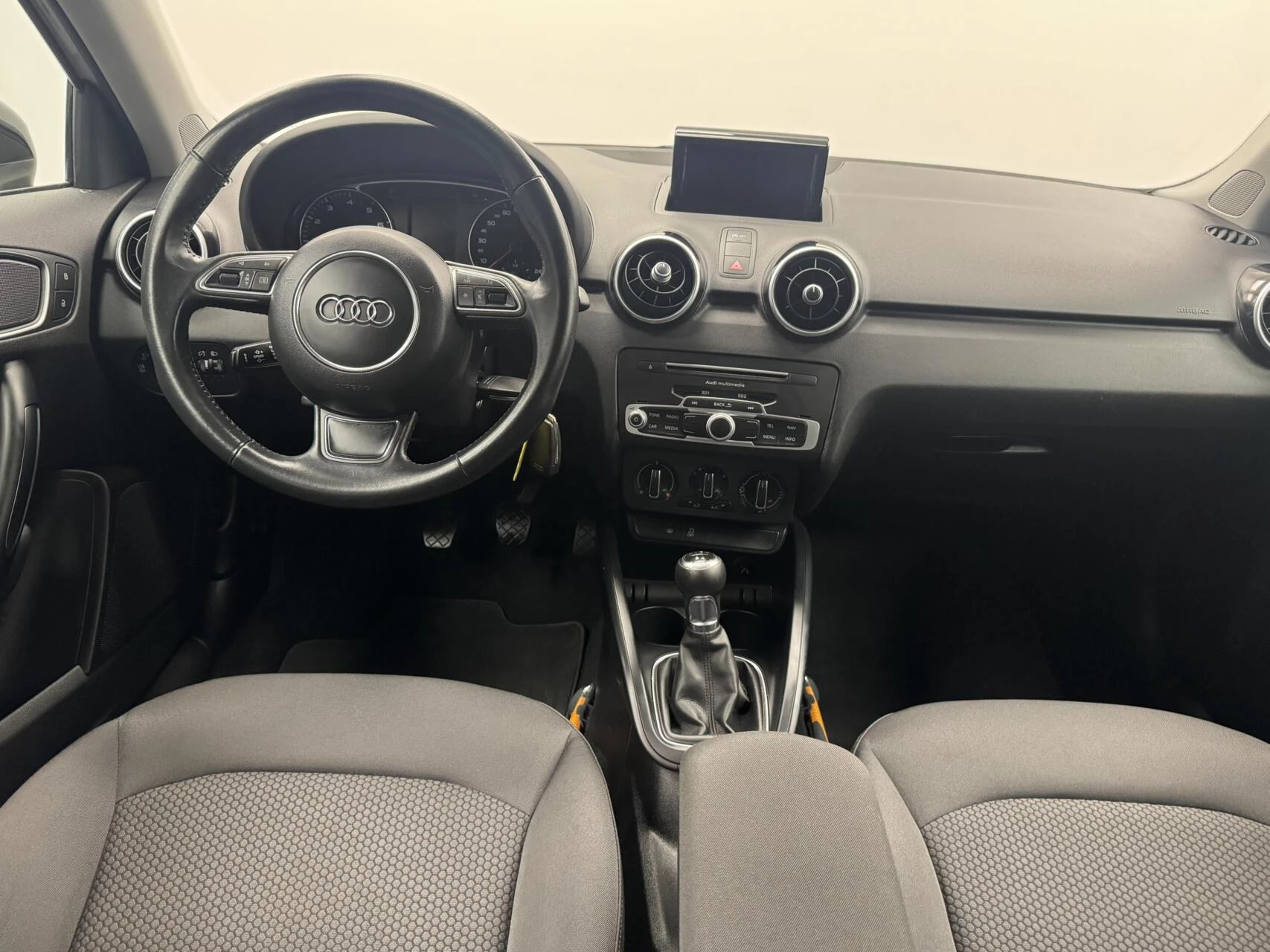 Hoofdafbeelding Audi 1.0 TFSi S-Line Airco-Navigatie-Cr.contr-Lm17''velgen
