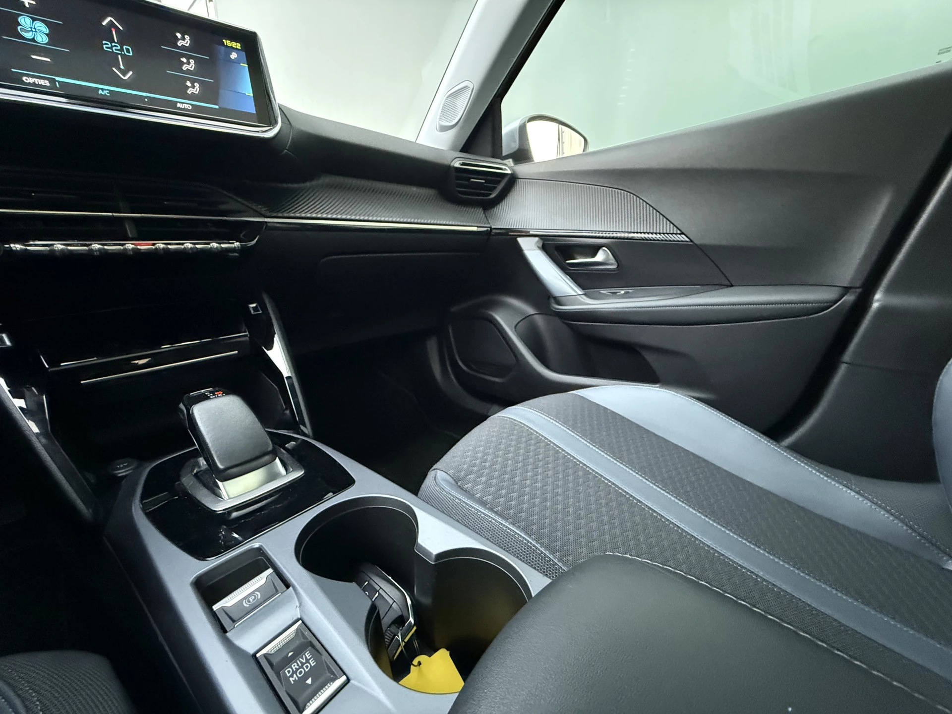 Hoofdafbeelding Peugeot e-2008