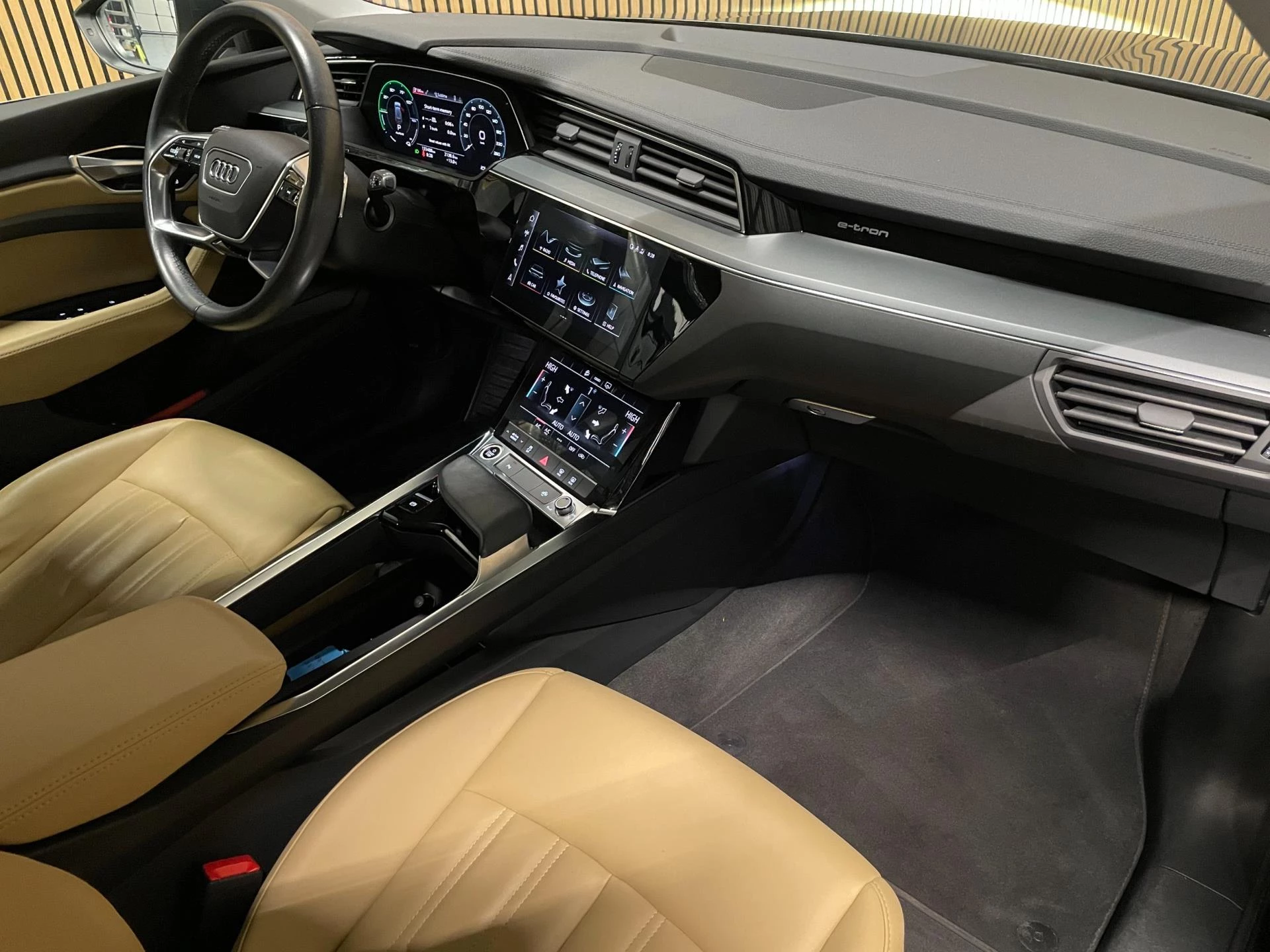 Hoofdafbeelding Audi e-tron