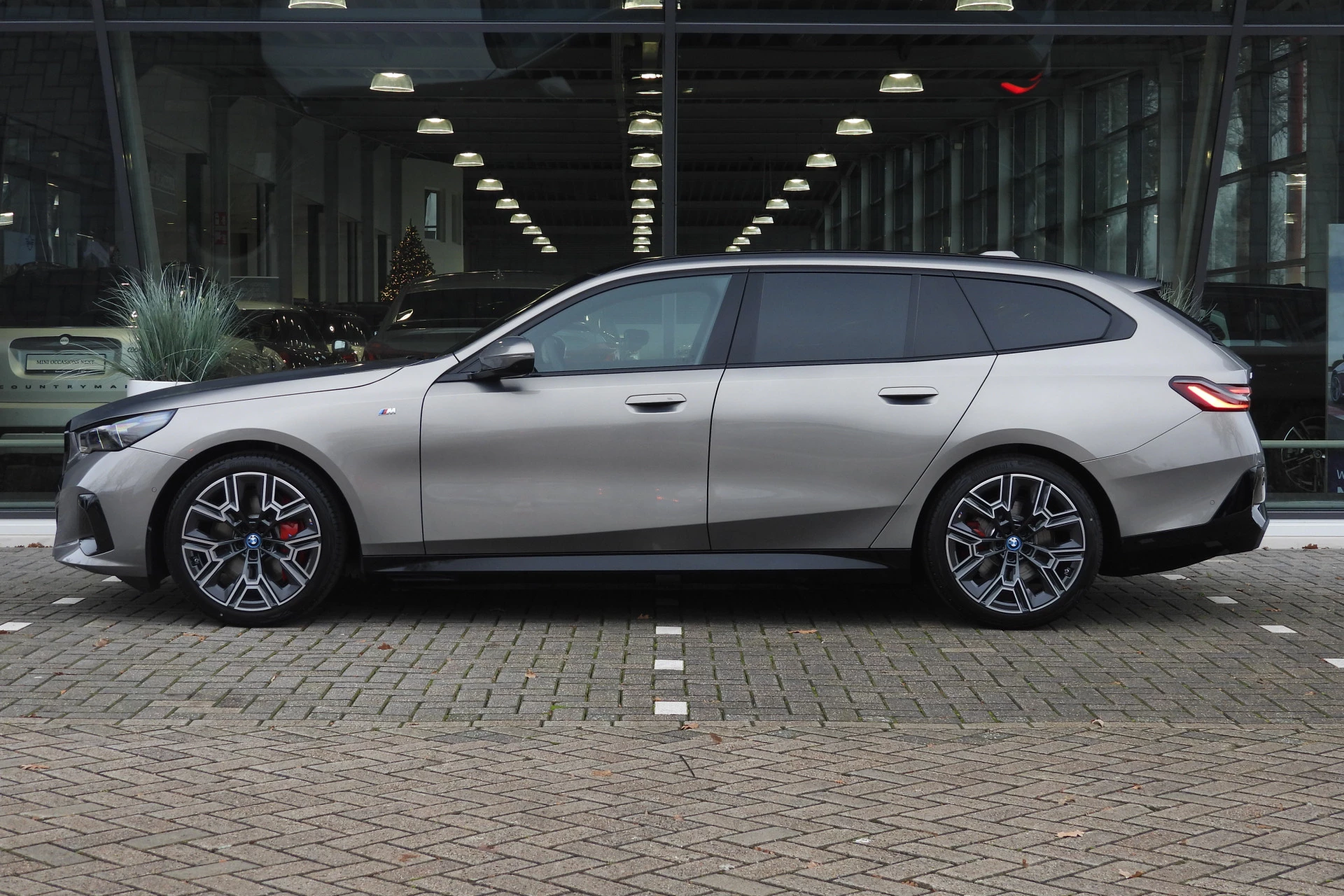 Hoofdafbeelding BMW i5