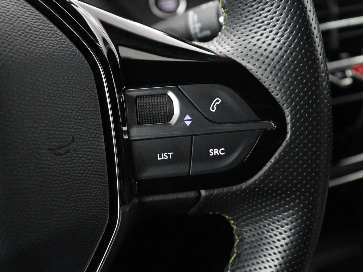 Hoofdafbeelding Peugeot e-2008