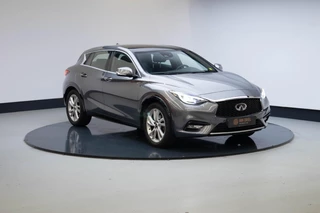 Infiniti Q30 1.6t Premium Tech | Panorama | Leer  | Camera |