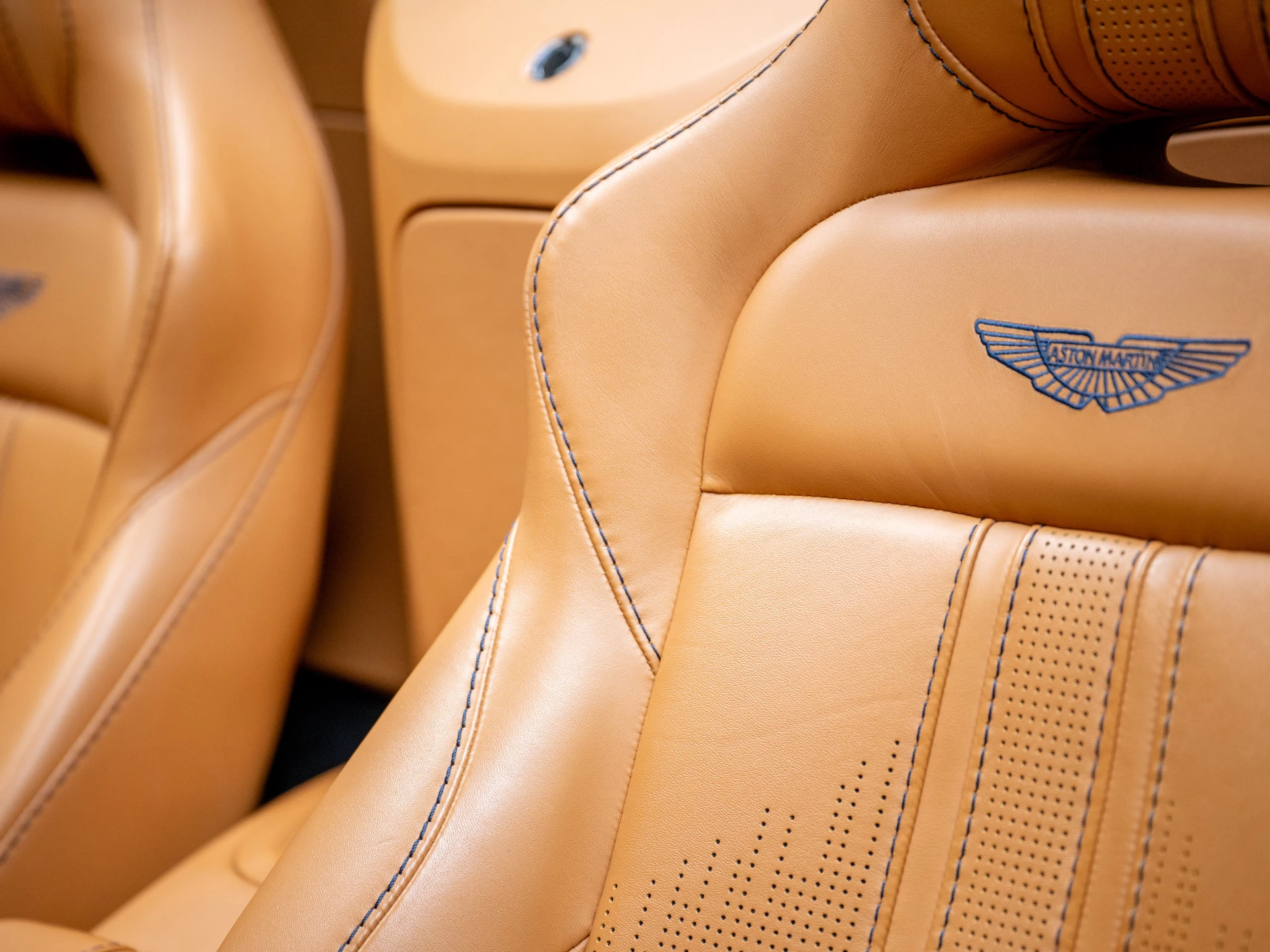 Hoofdafbeelding Aston Martin V8 Vantage