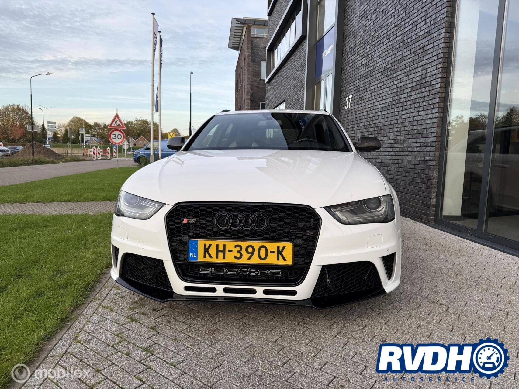 Hoofdafbeelding Audi S4