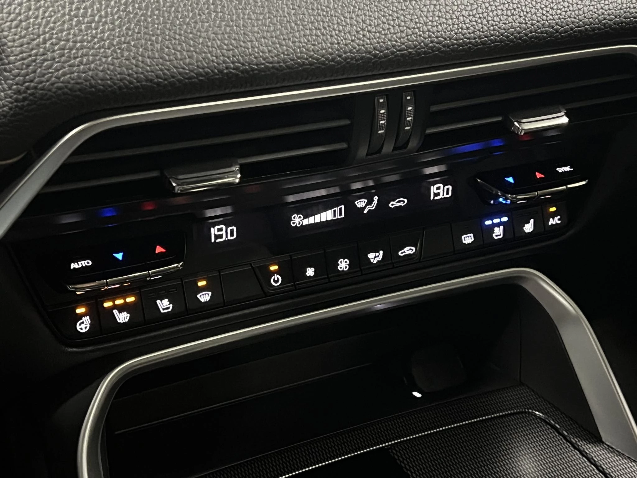 Hoofdafbeelding Mazda CX-60