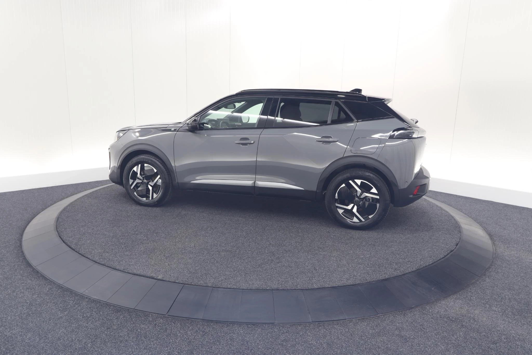 Hoofdafbeelding Peugeot e-2008