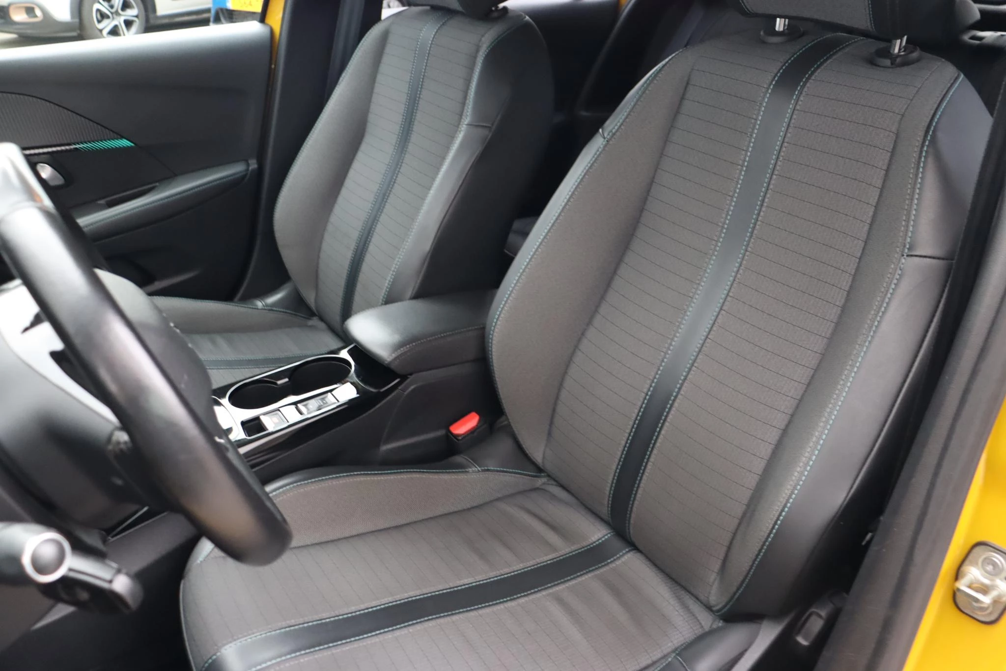Hoofdafbeelding Peugeot e-208