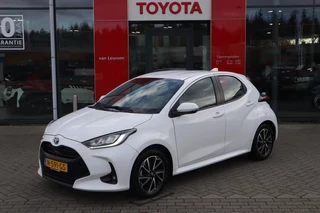 Toyota Yaris 1.5 HYBRID DYNAMIC APPLE/ANDROID KEYLESS LM-VELGEN AD-CRUISE CAMERA ALL-SEASON  NL-AUTO