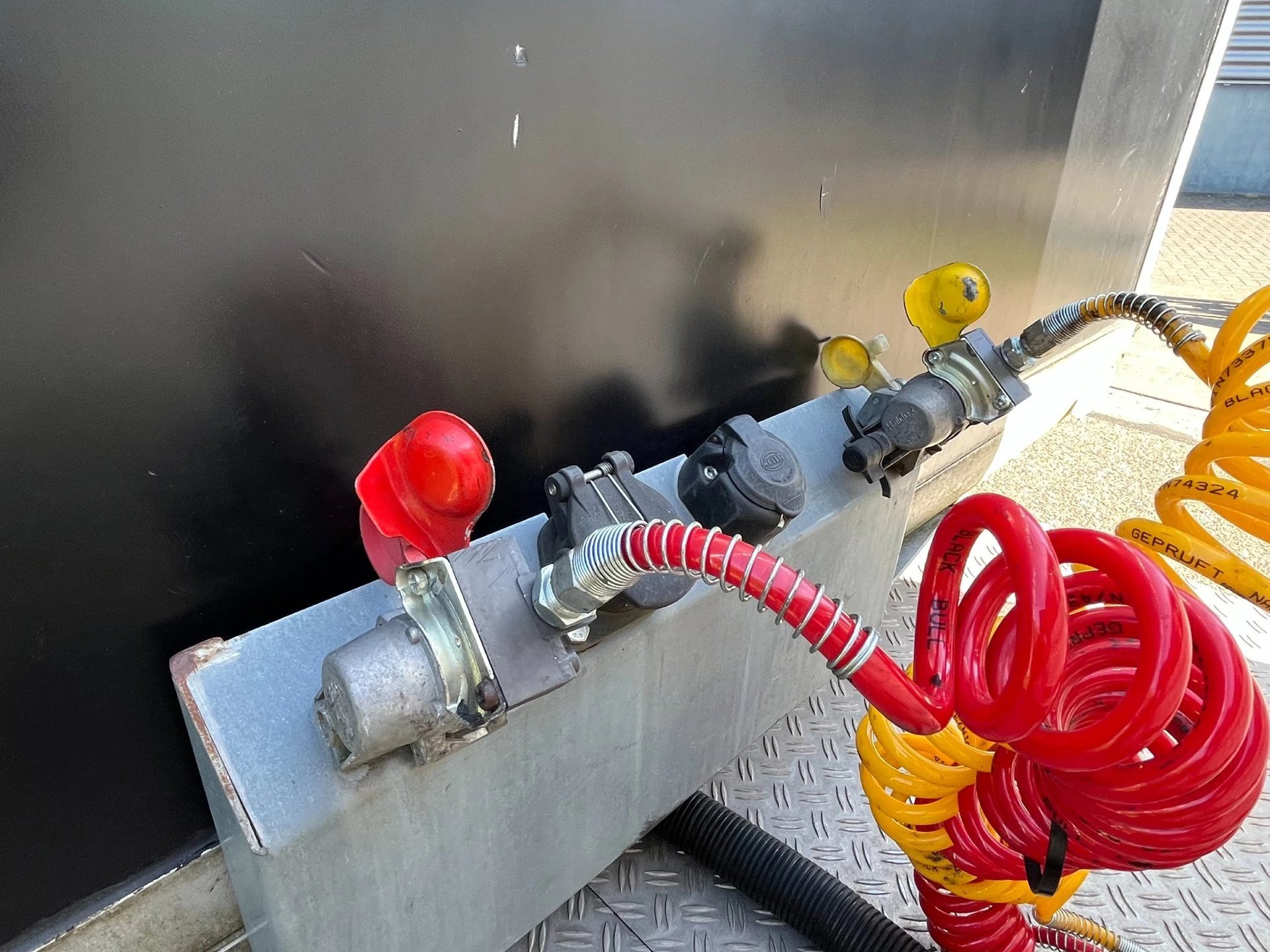 Hoofdafbeelding Ancy factory | BE Oplegger |  Semi dieplader gesloten