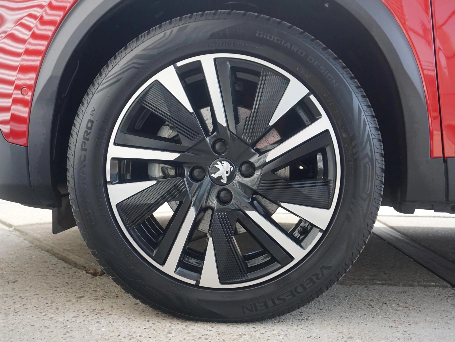 Hoofdafbeelding Peugeot e-2008