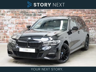 BMW 3 Serie Touring 320e xDrive High Executive M Sport Pakket Automaat / Live Cockpit Professional / Adaptief M Onderstel / Panoramadak / Stoelverwarming / Achteruitrijcamera / Leder / Extra Getint Glas / LED / 19 Inch / Hifi / Lichtpakket