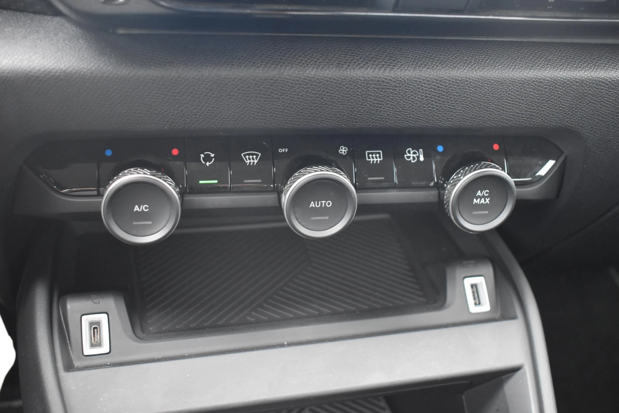 Hoofdafbeelding Citroën ë-C4