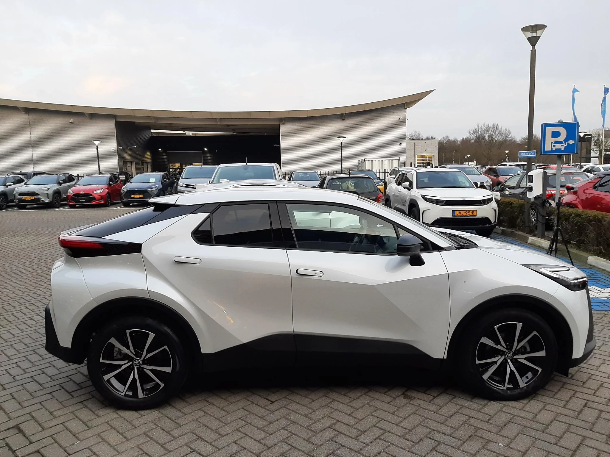 Hoofdafbeelding Toyota C-HR