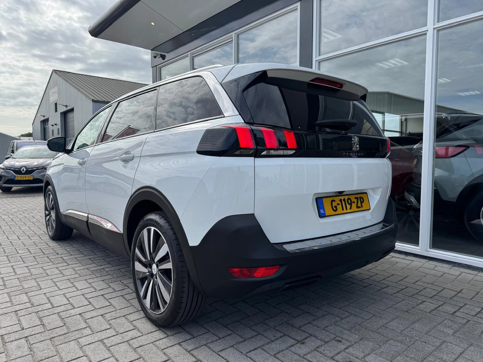 Hoofdafbeelding Peugeot 5008