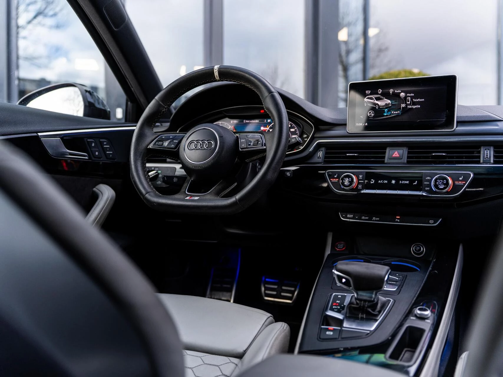 Hoofdafbeelding Audi A4