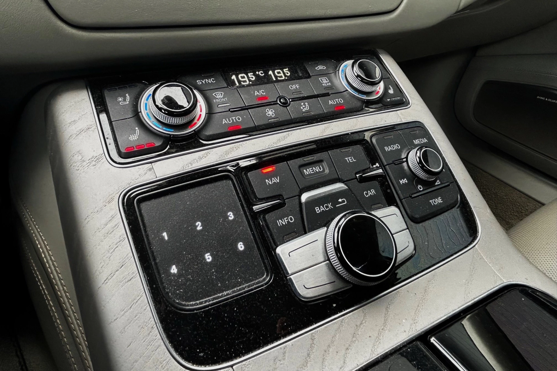 Hoofdafbeelding Audi A8