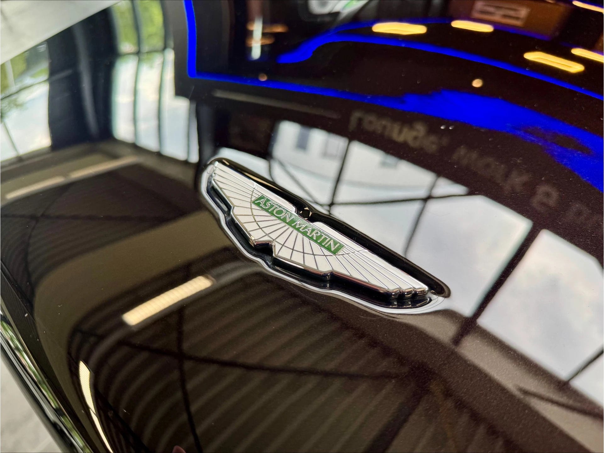 Hoofdafbeelding Aston Martin V12 Virage