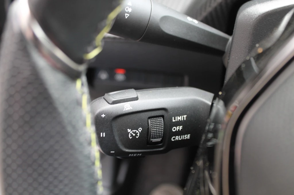 Hoofdafbeelding Peugeot e-208