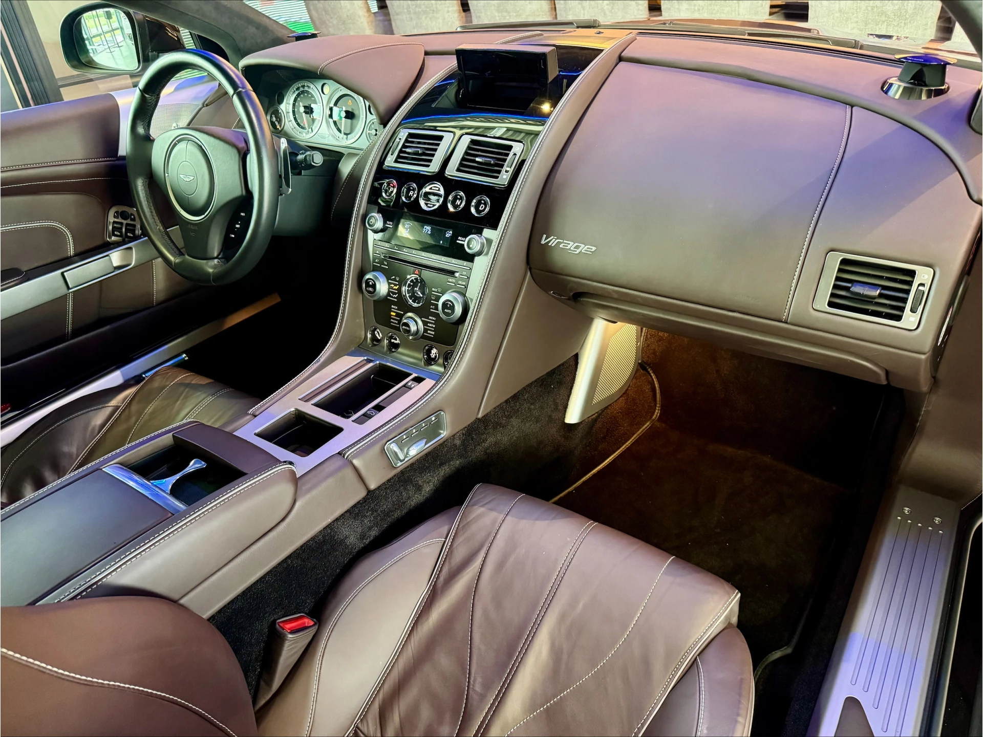 Hoofdafbeelding Aston Martin V12 Virage