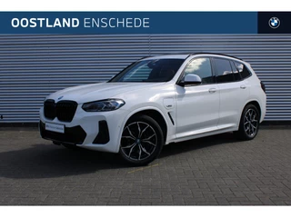 Hoofdafbeelding BMW X3 BMW X3 xDrive30e M Sport Automaat / Panoramadak / Trekhaak / M Sportstoelen / Head-Up / Parking Assistant Plus / Gesture Control / Comfort Access