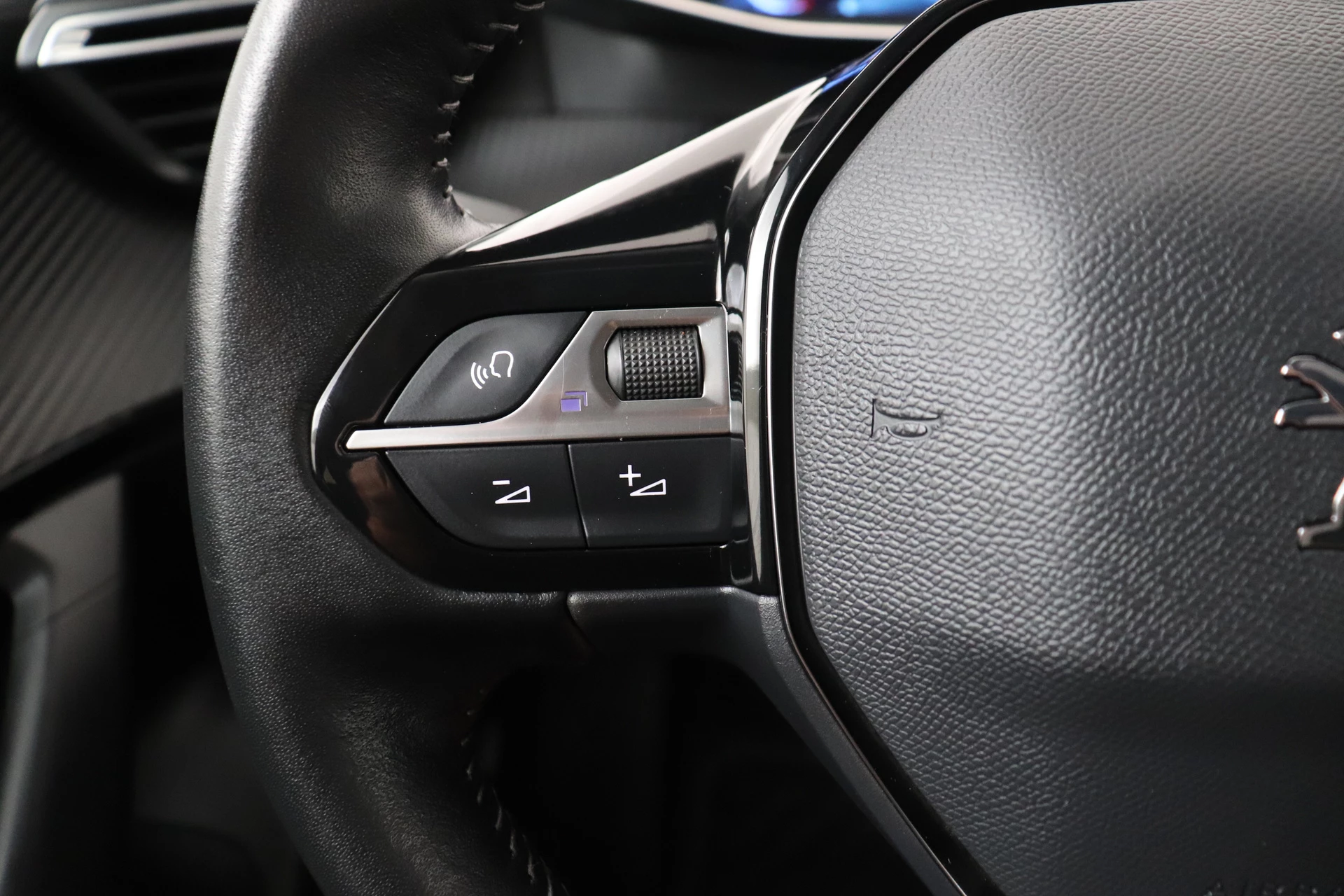 Hoofdafbeelding Peugeot e-2008