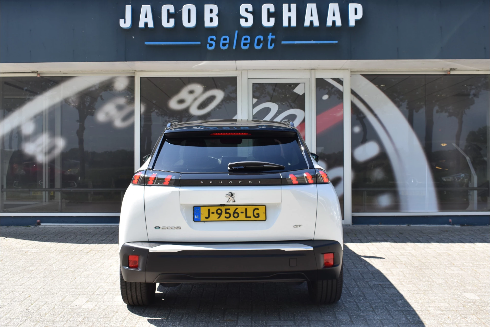 Hoofdafbeelding Peugeot e-2008