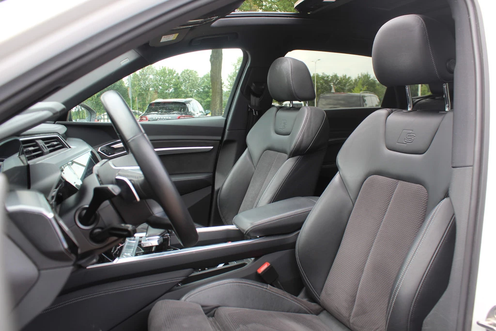 Hoofdafbeelding Audi e-tron