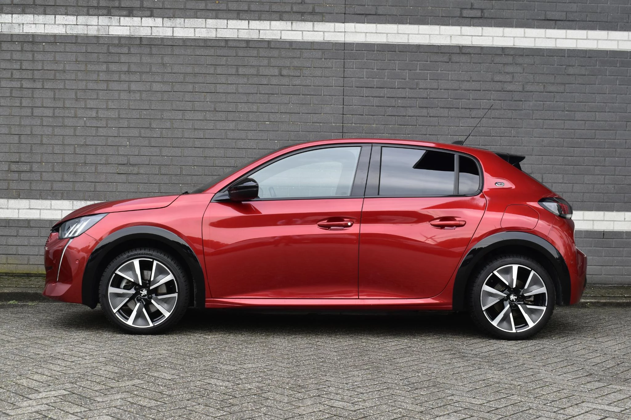 Hoofdafbeelding Peugeot e-208