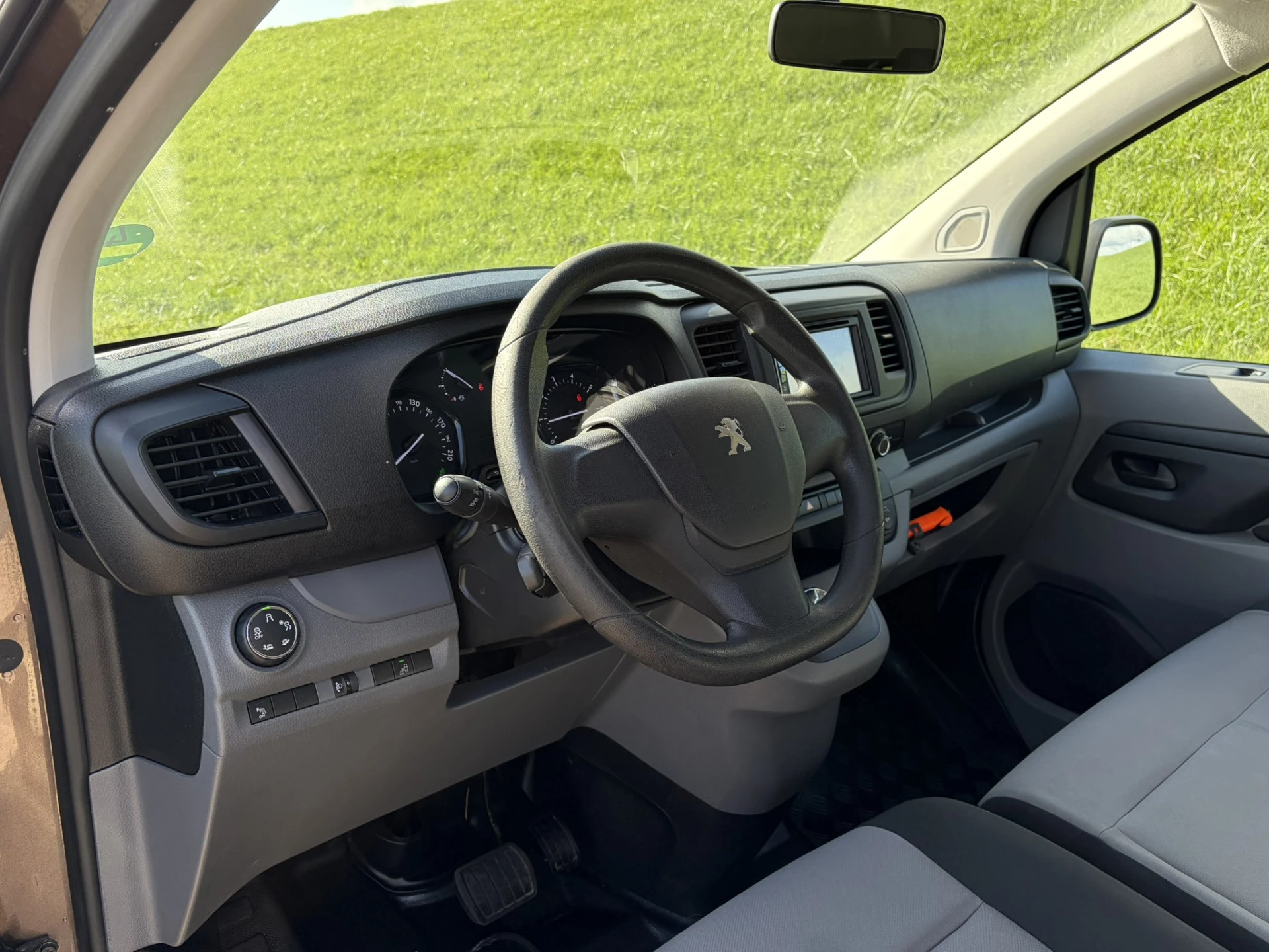 Hoofdafbeelding Peugeot Traveller