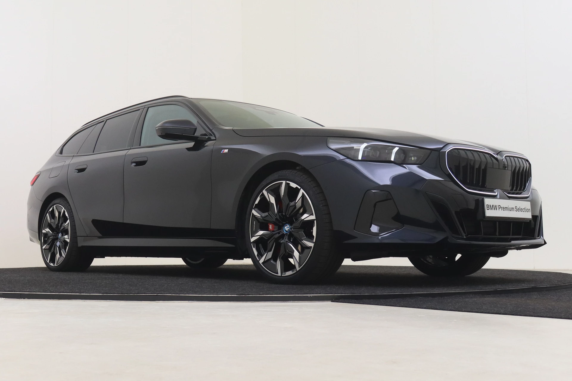 Hoofdafbeelding BMW i5