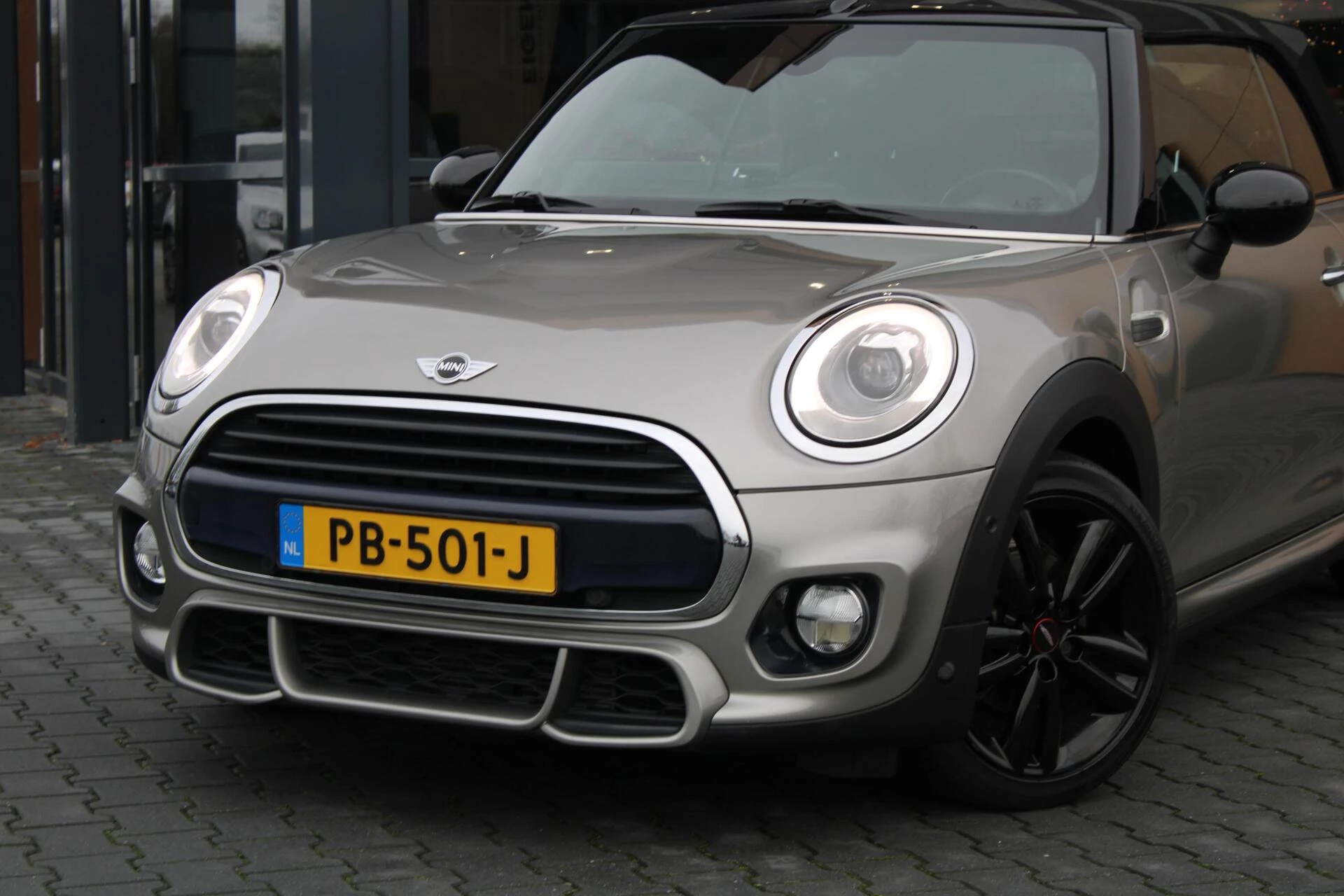 Hoofdafbeelding MINI Cabrio