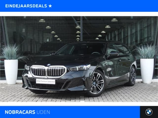 BMW 5 Serie Touring 530e M Sport Automaat / Panoramadak / Trekhaak / Achteruitrijcamera / Adaptieve LED / M Sportonderstel