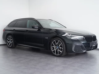 BMW 5 Serie Touring 530e xDrive M-SPORT ** LED, LEDER, PANORAMA, COCKPIT PROF, 19-inch LMV ** 1e EIG - UNFALLFREI - BMW GAR ** * INFORMEER OOK NAAR ONZE AANTREKKELIJKE FINANCIAL-LEASE TARIEVEN **