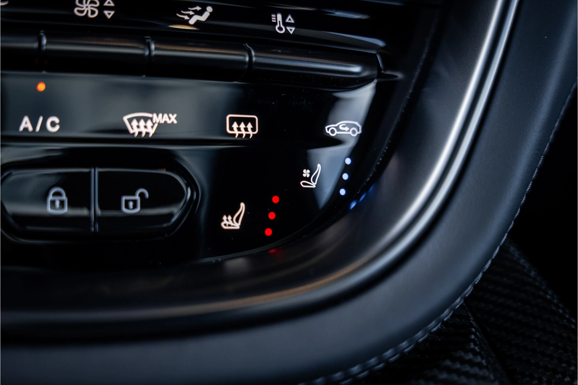 Hoofdafbeelding Aston Martin DBX