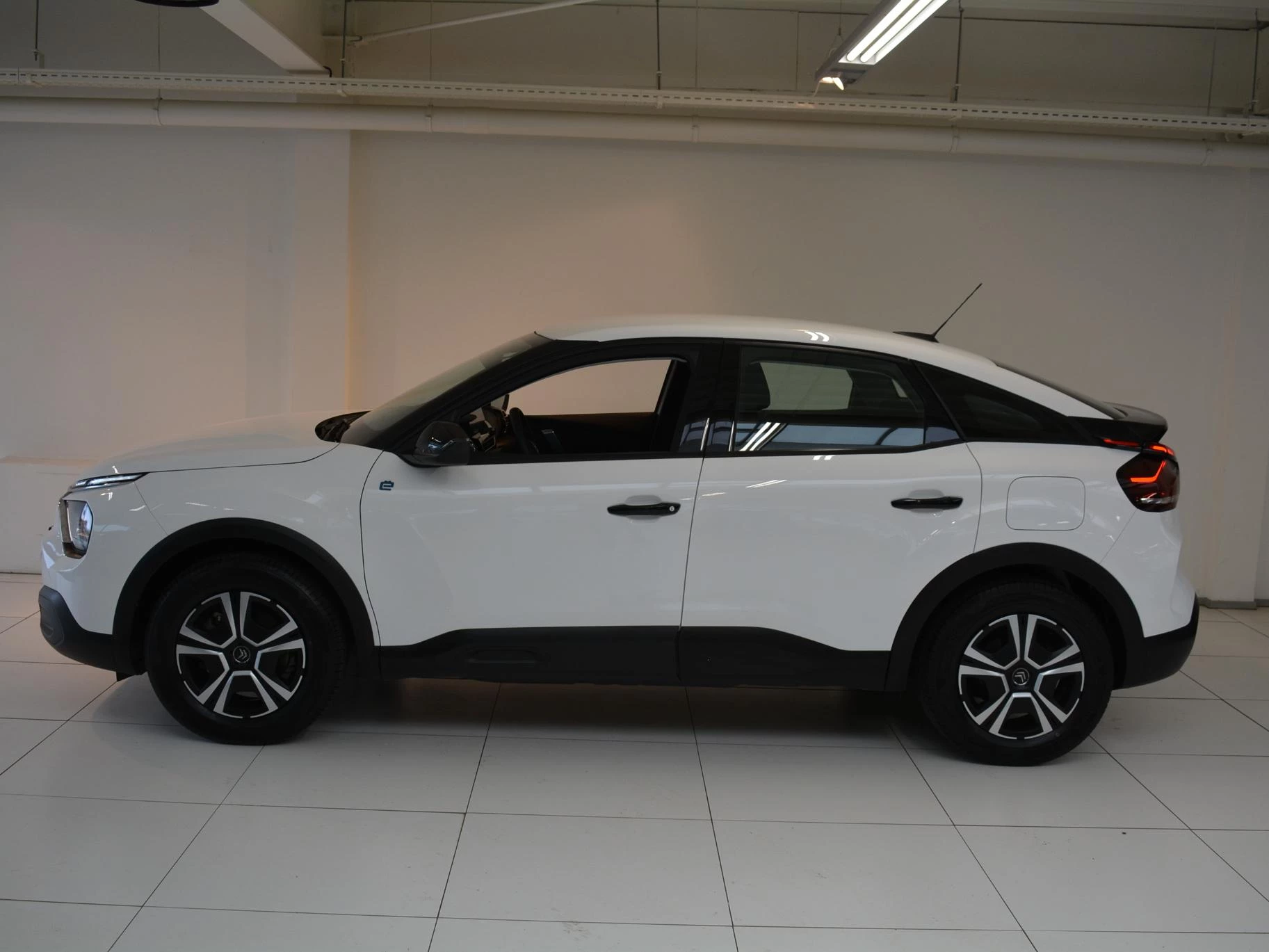 Hoofdafbeelding Citroën ë-C4