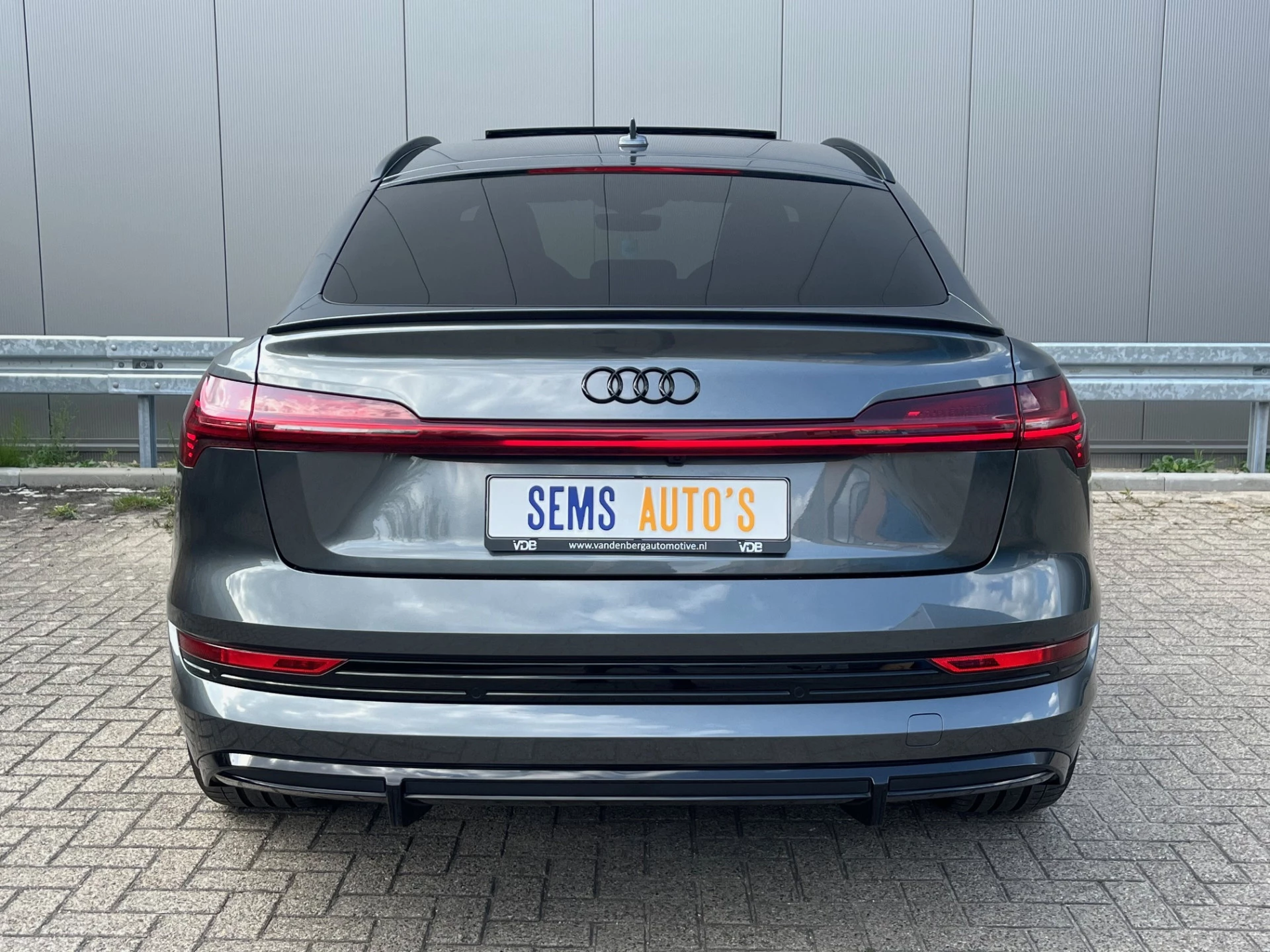 Hoofdafbeelding Audi e-tron